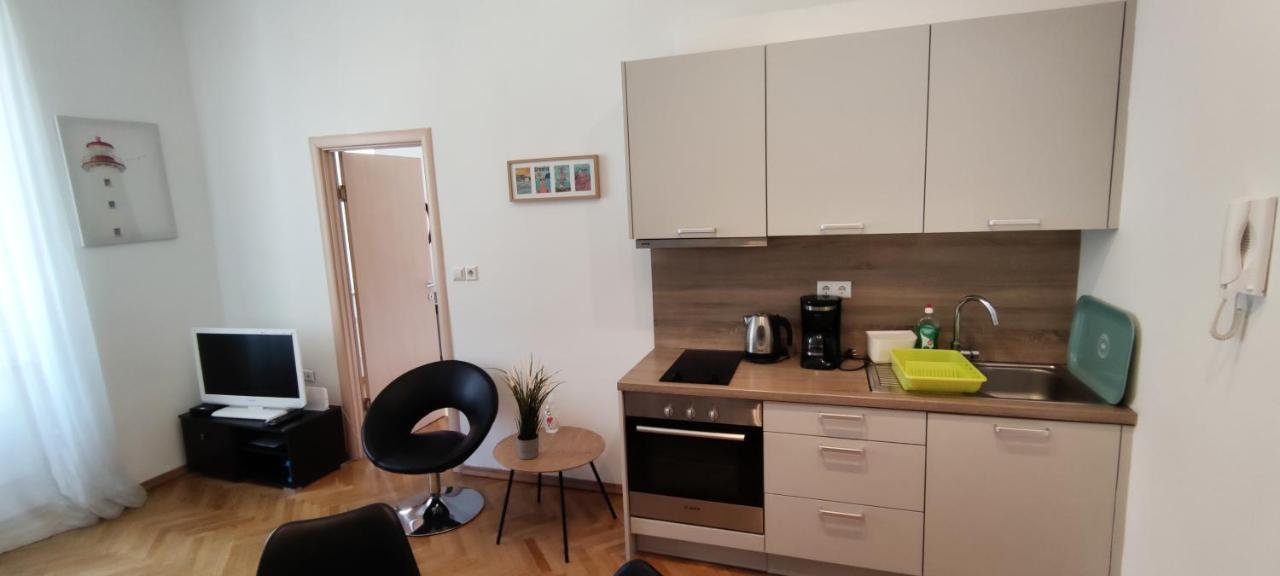 Apartment Milani With Private Garage Опатия Екстериор снимка