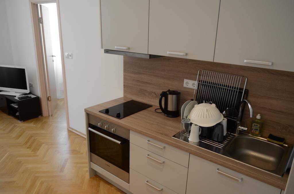 Apartment Milani With Private Garage Опатия Стая снимка
